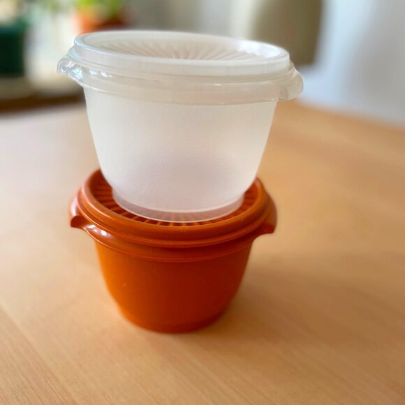 Tupperware - 2 Round Servalier Containers - Picture 1 of 8
